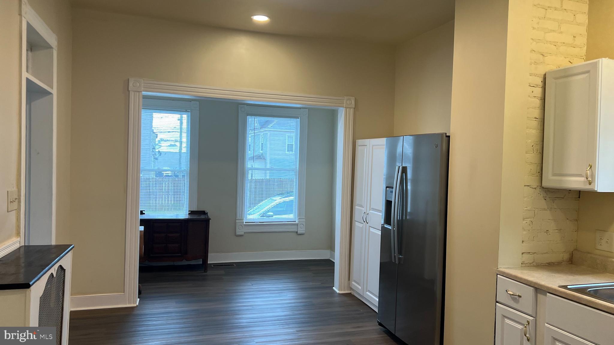 214 E ISABELLA STREET