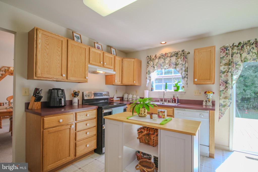 8595 SHADOW LANE
