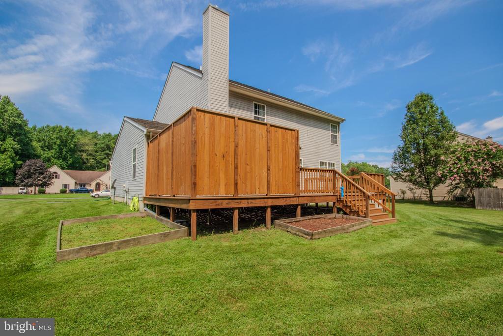 8595 SHADOW LANE