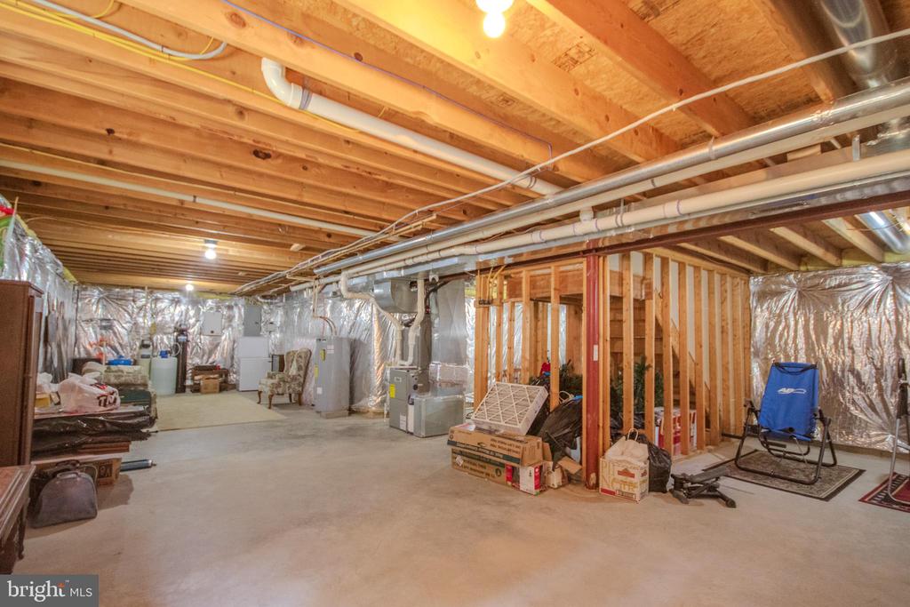 8595 SHADOW LANE