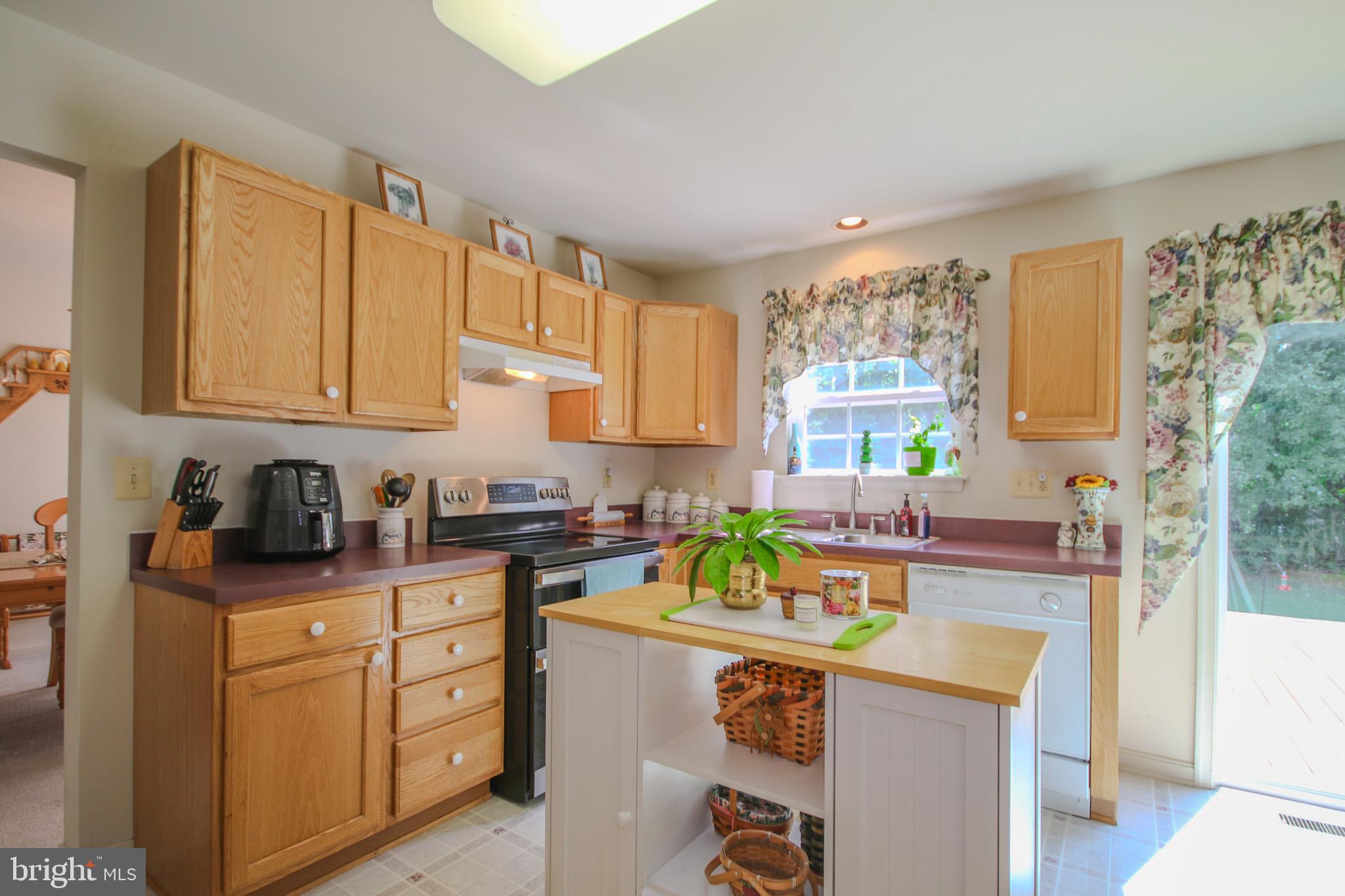8595 SHADOW LANE
