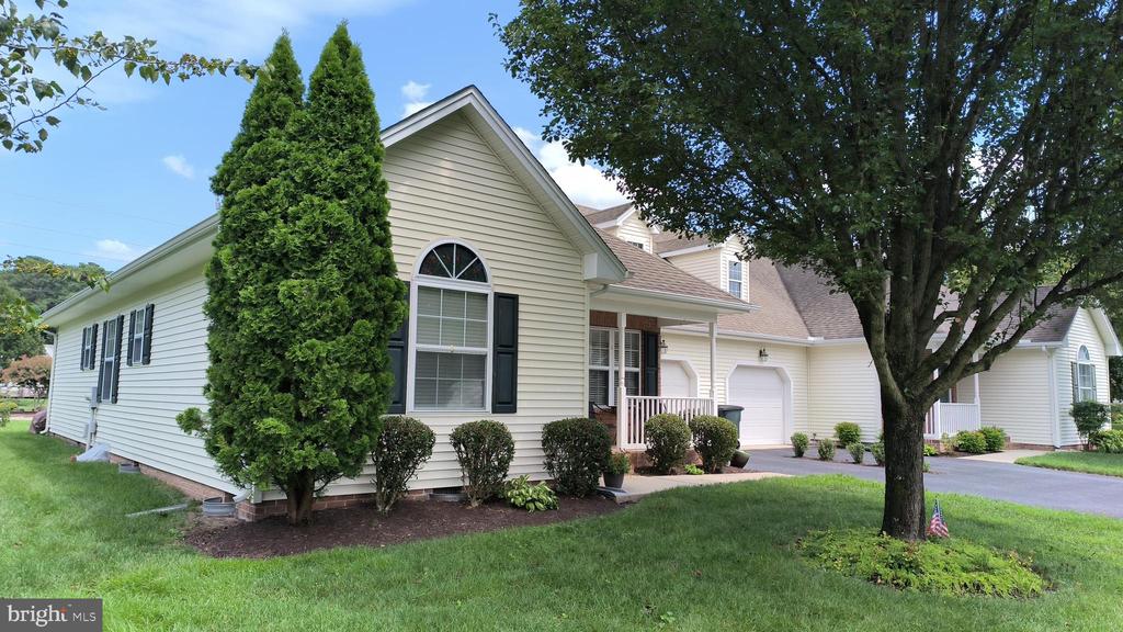 903 SAPPHIRE COURT