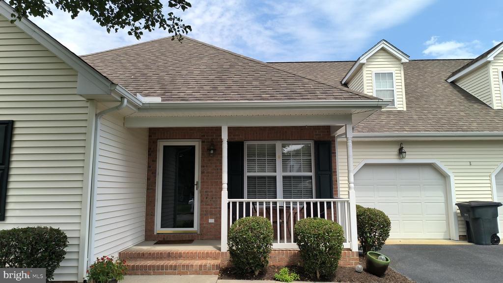 903 SAPPHIRE COURT