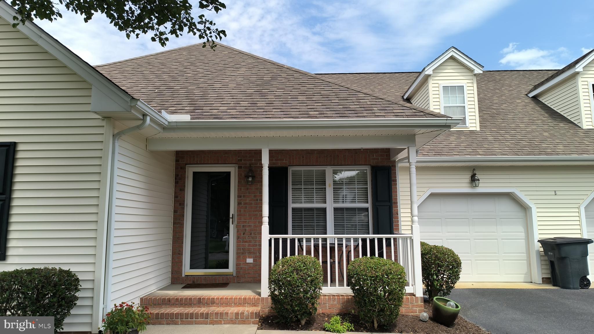 903 SAPPHIRE COURT