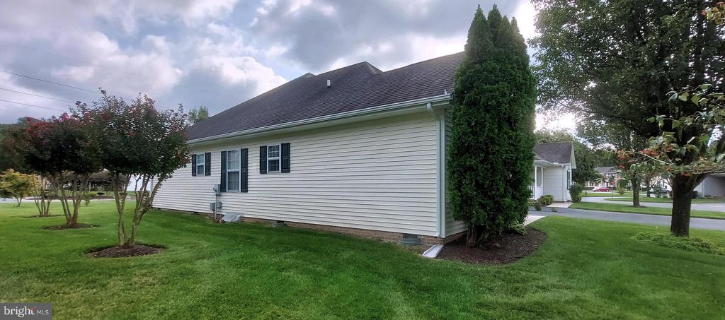903 SAPPHIRE COURT