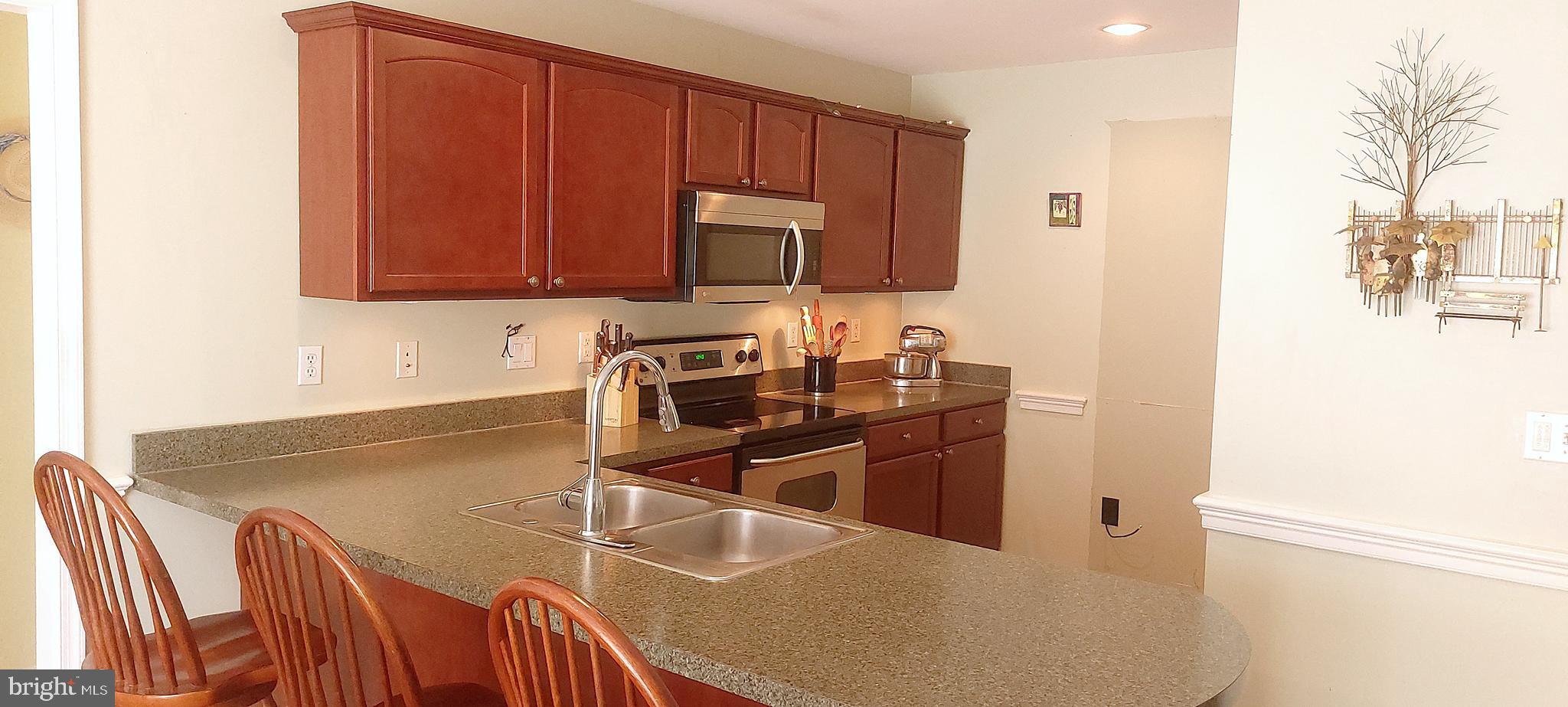 903 SAPPHIRE COURT