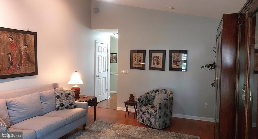 903 SAPPHIRE COURT