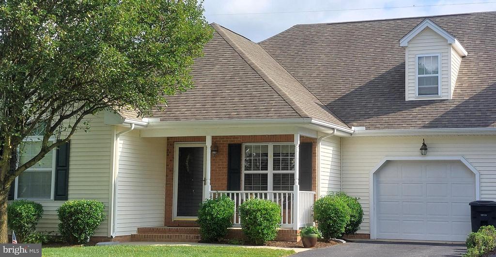 903 SAPPHIRE COURT