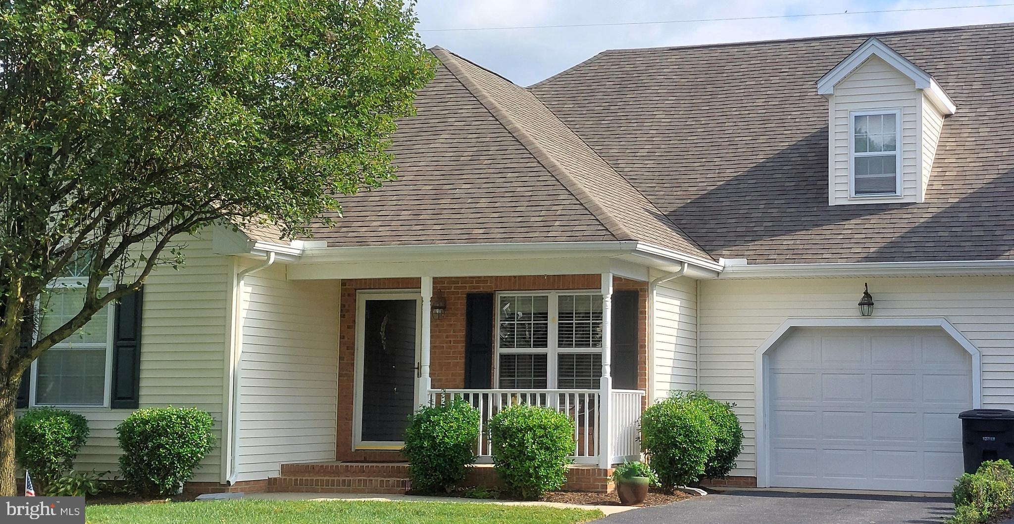 903 SAPPHIRE COURT