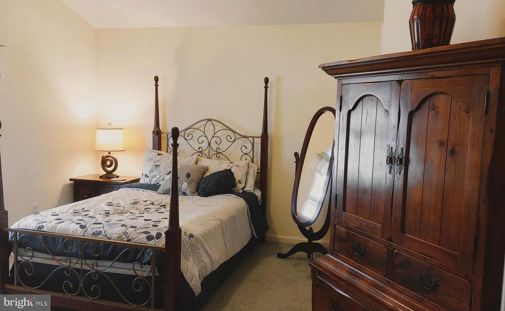 903 SAPPHIRE COURT