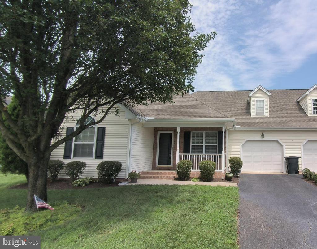 903 SAPPHIRE COURT