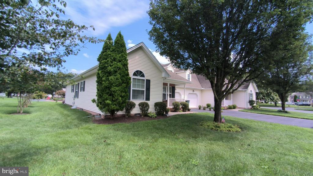 903 SAPPHIRE COURT
