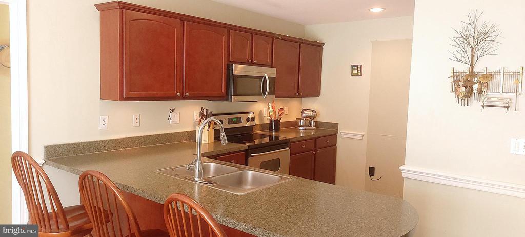 903 SAPPHIRE COURT