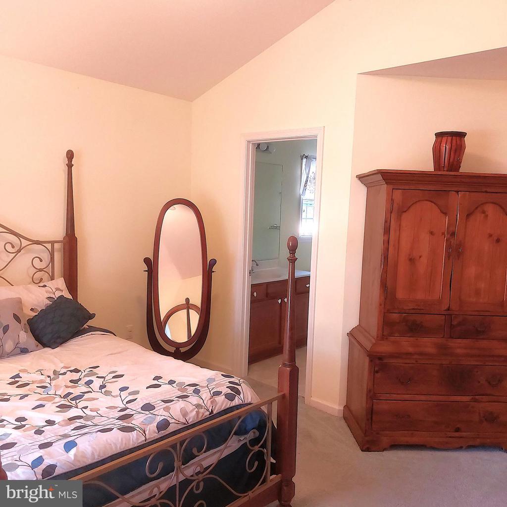 903 SAPPHIRE COURT