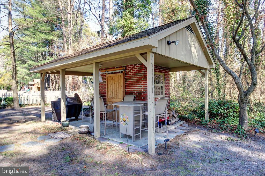 1307 WOODLAND ROAD