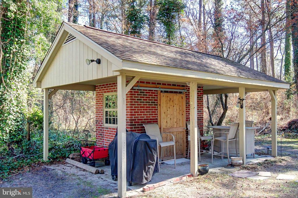 1307 WOODLAND ROAD