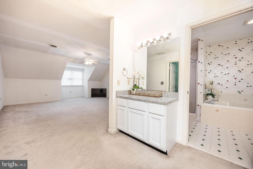 30085 HAYMARKET COURT