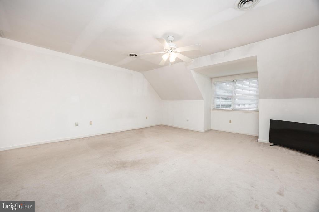 30085 HAYMARKET COURT