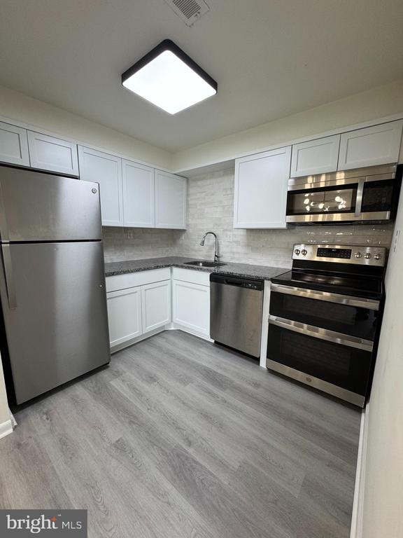 1028 ADAMS AVENUE 2D