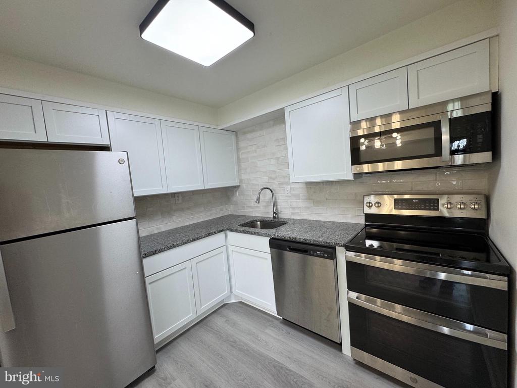 1028 ADAMS AVENUE 2D