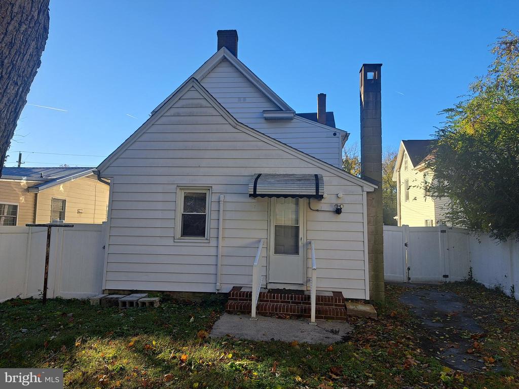 407 E EAST STREET