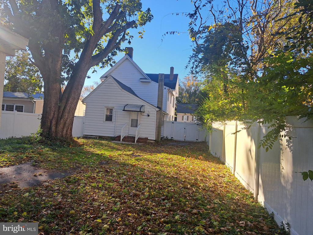 407 E EAST STREET