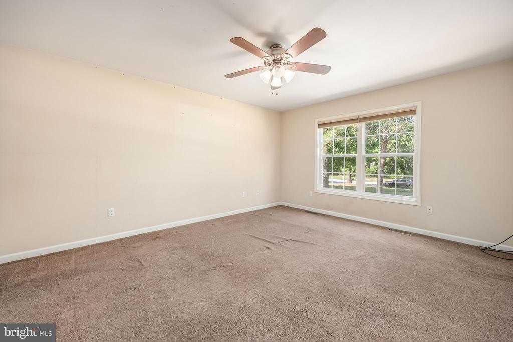 6033 DEER CREEK DRIVE