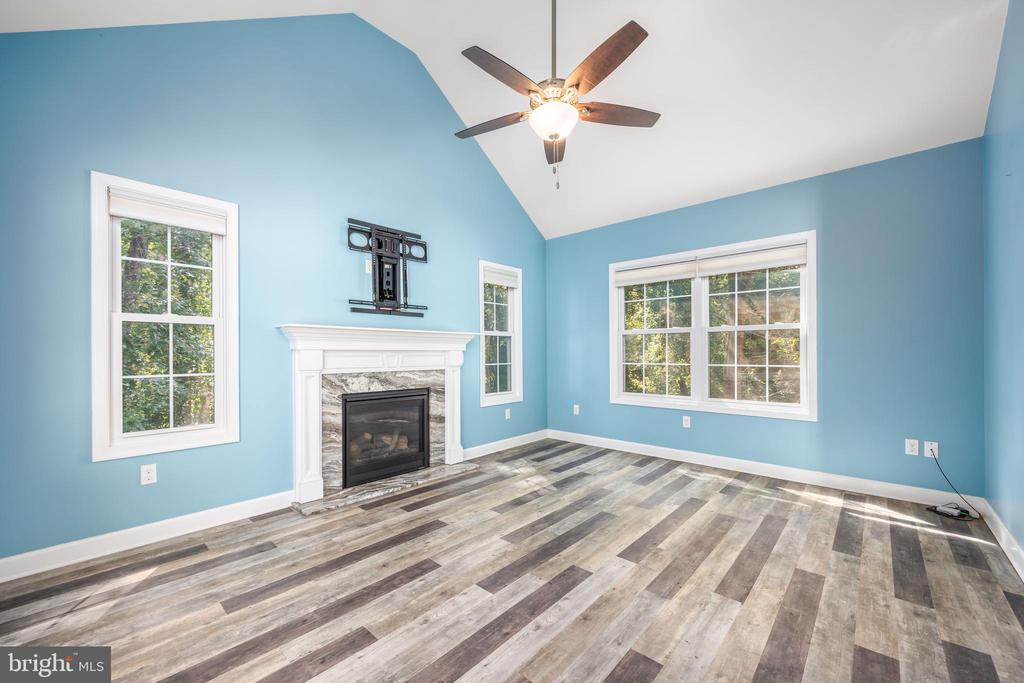 6033 DEER CREEK DRIVE