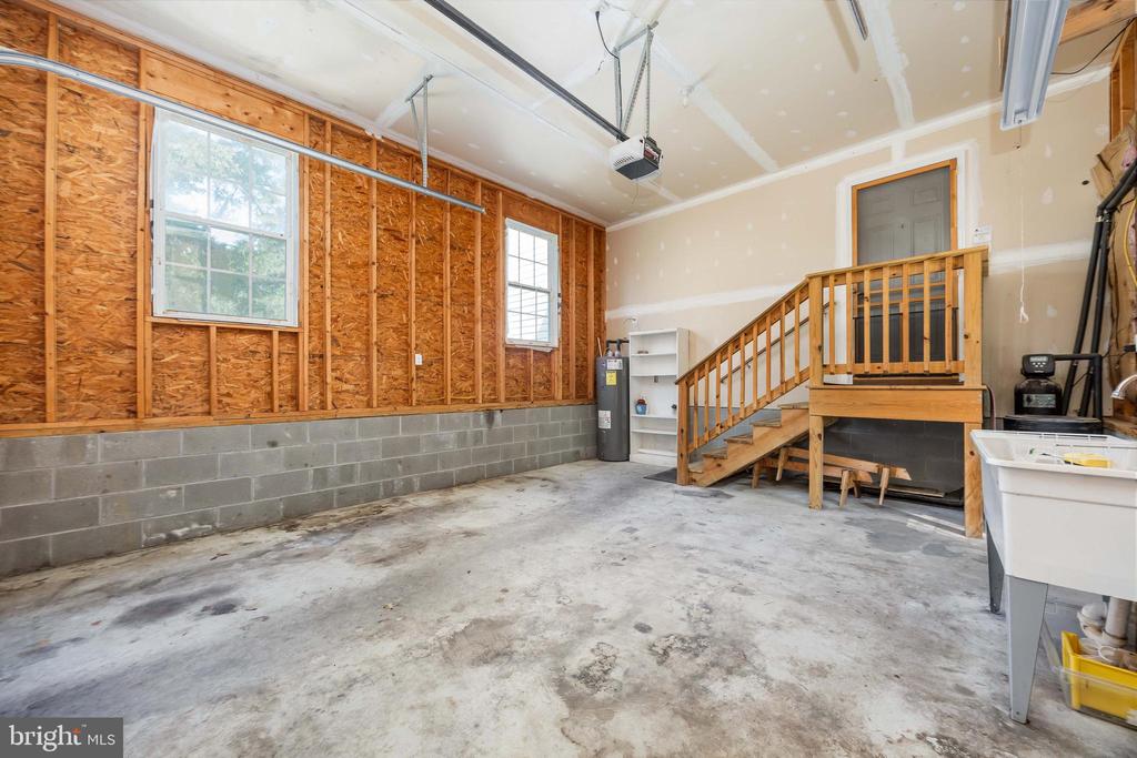 6033 DEER CREEK DRIVE