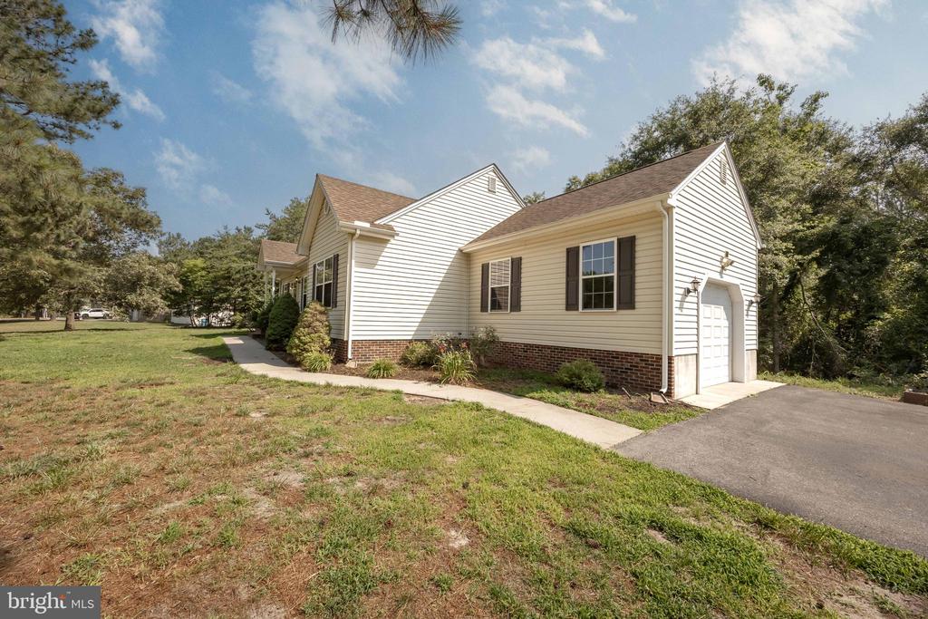6033 DEER CREEK DRIVE