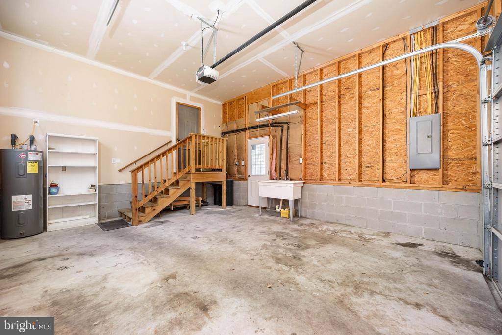 6033 DEER CREEK DRIVE