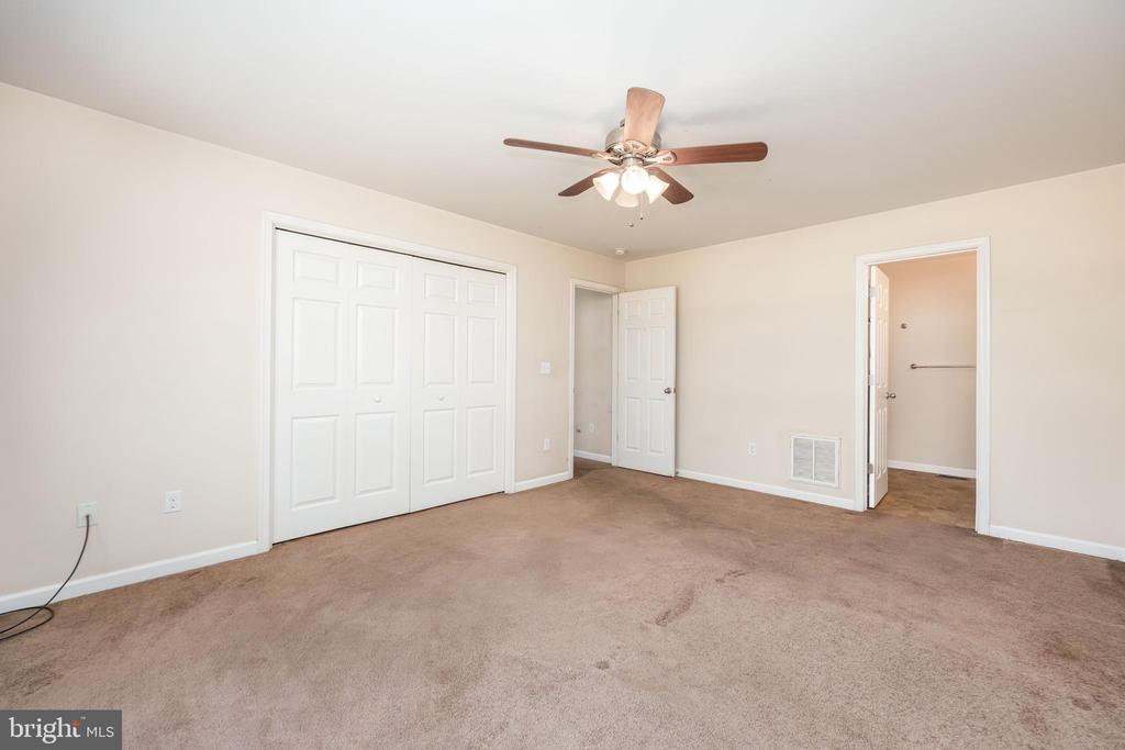 6033 DEER CREEK DRIVE