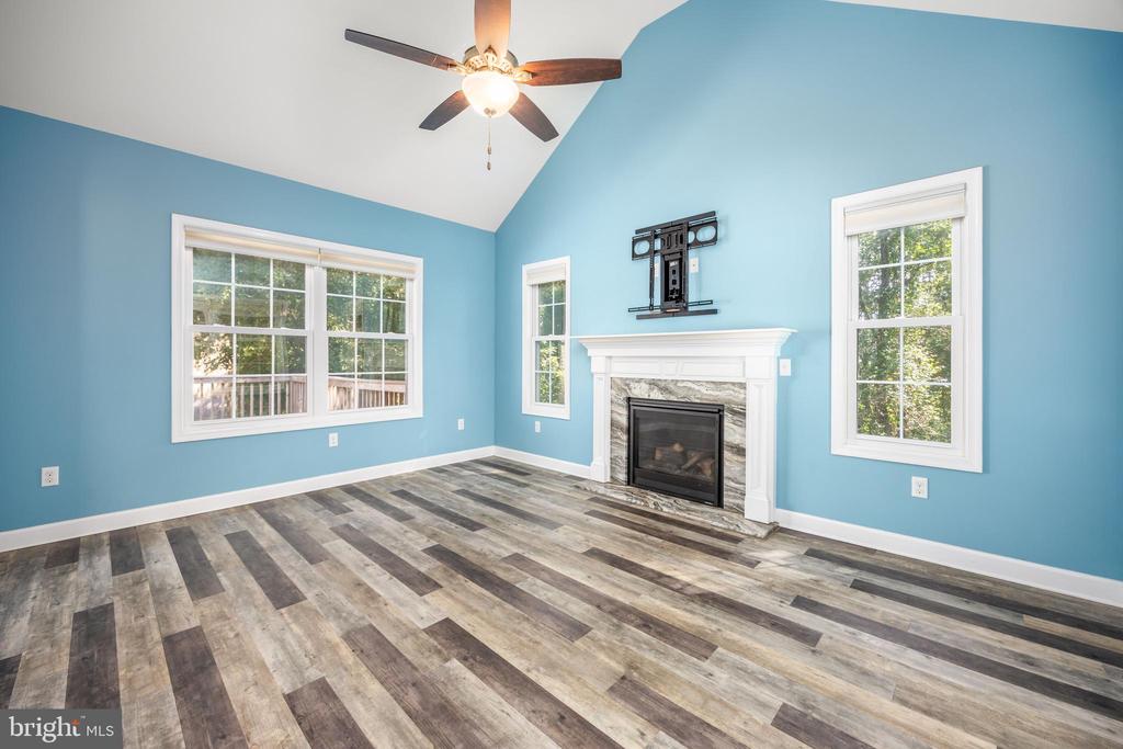 6033 DEER CREEK DRIVE