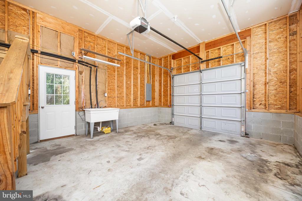 6033 DEER CREEK DRIVE
