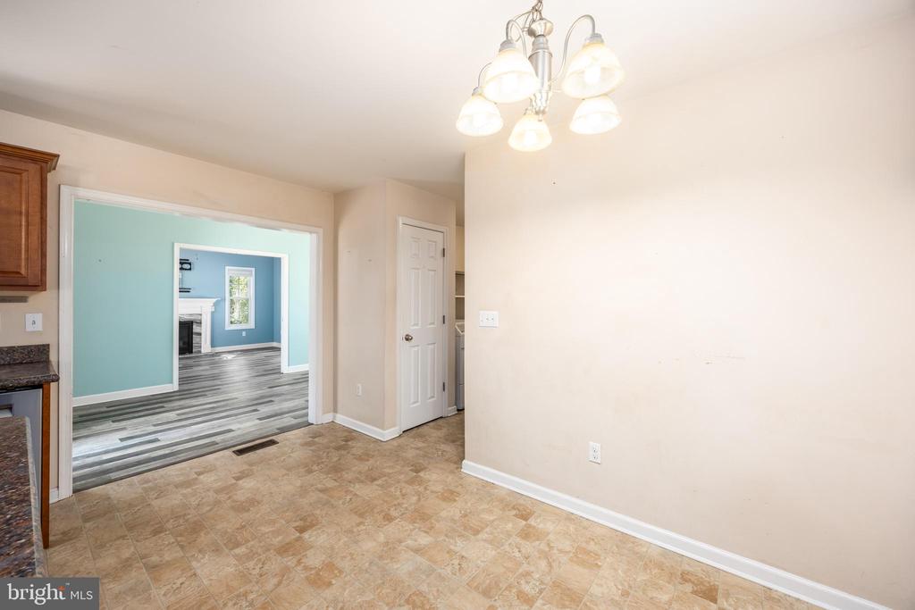 6033 DEER CREEK DRIVE