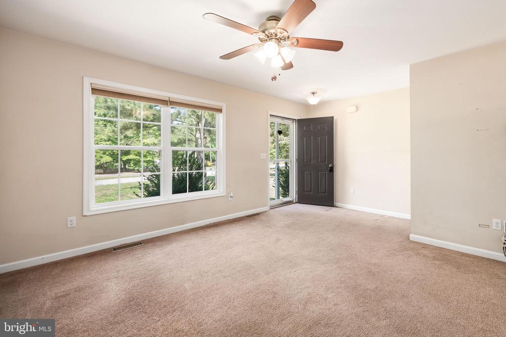 6033 DEER CREEK DRIVE