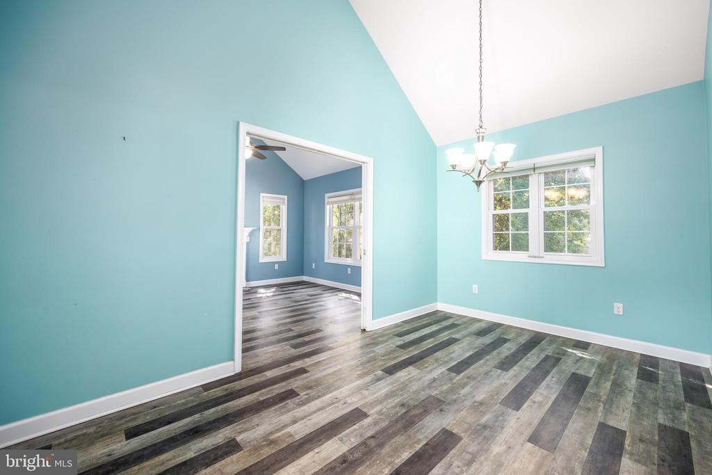 6033 DEER CREEK DRIVE