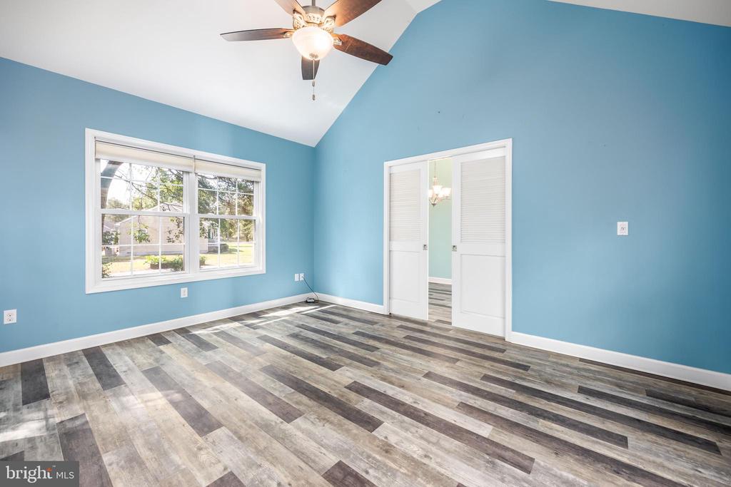6033 DEER CREEK DRIVE