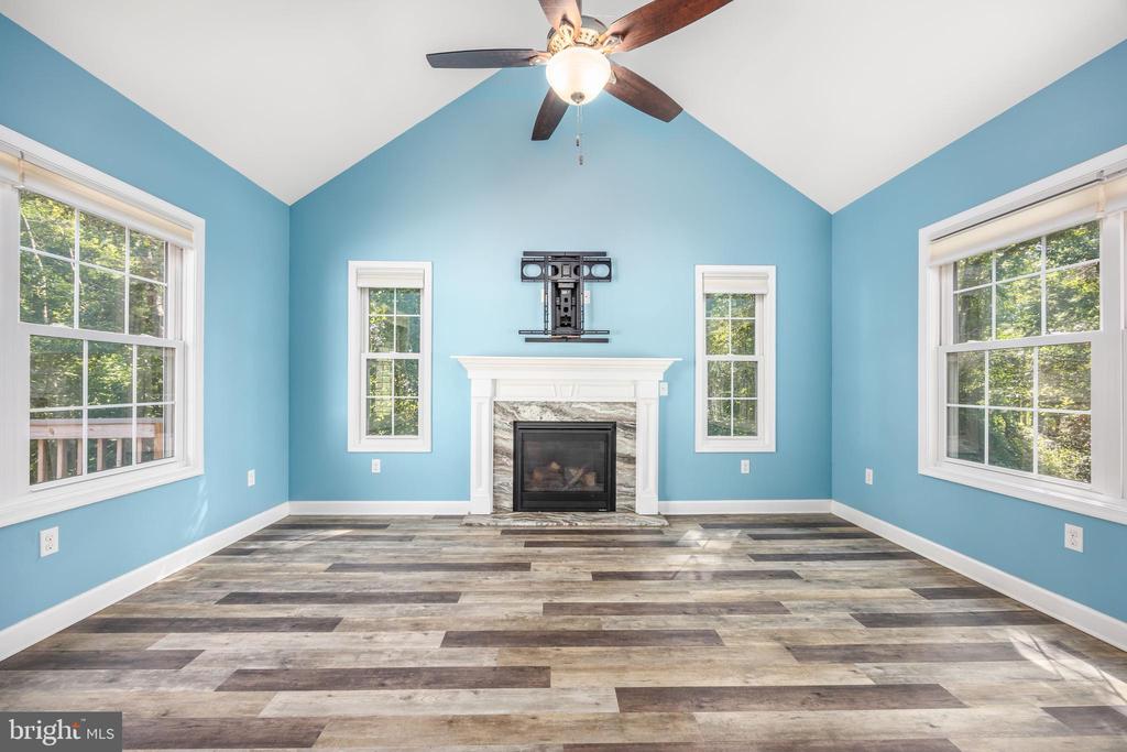 6033 DEER CREEK DRIVE