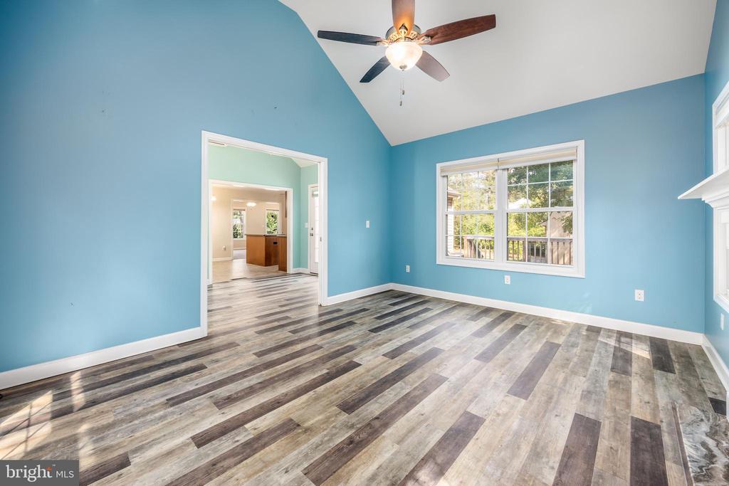 6033 DEER CREEK DRIVE