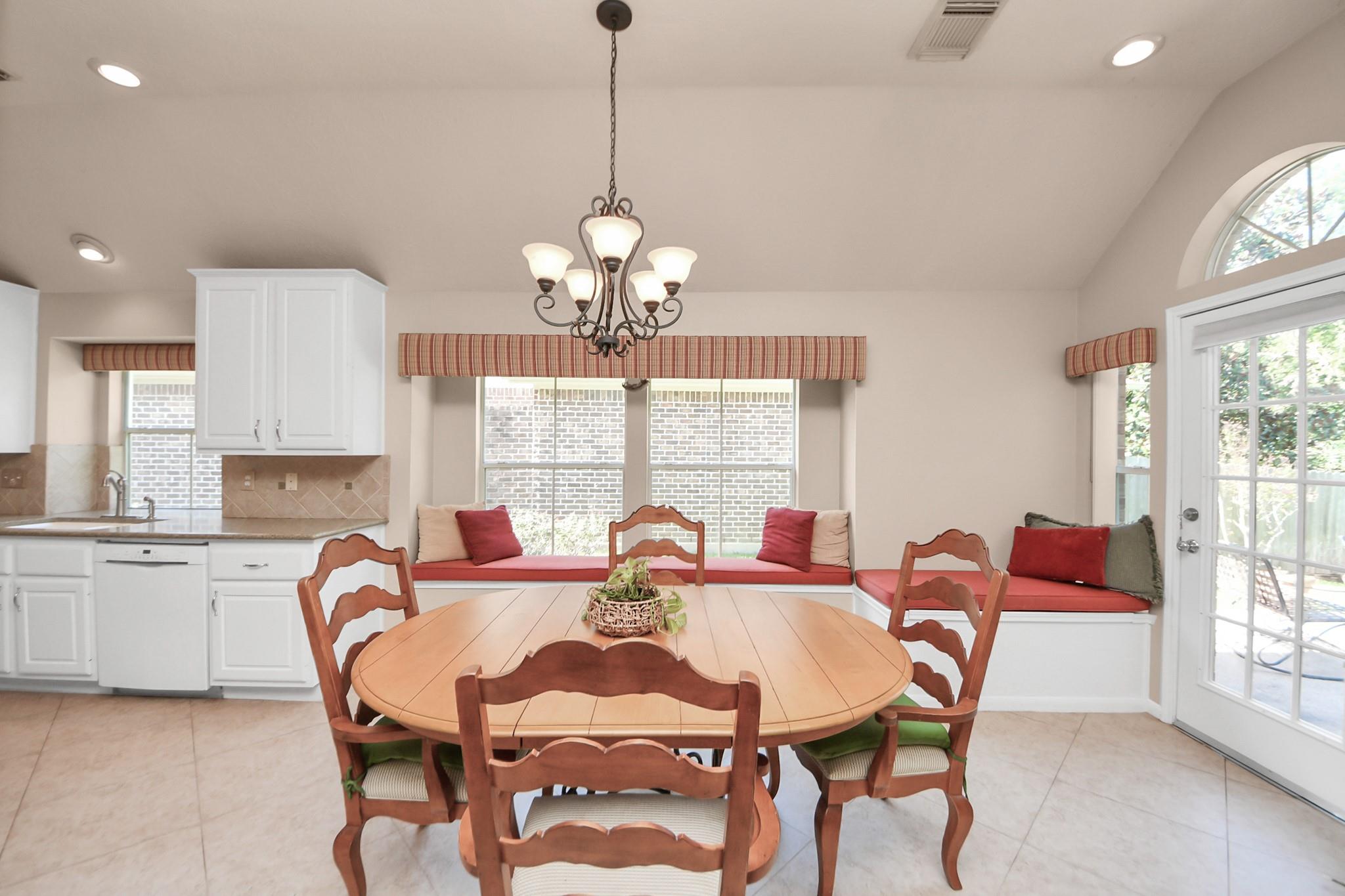 4139 Lakeshore Forest Drive