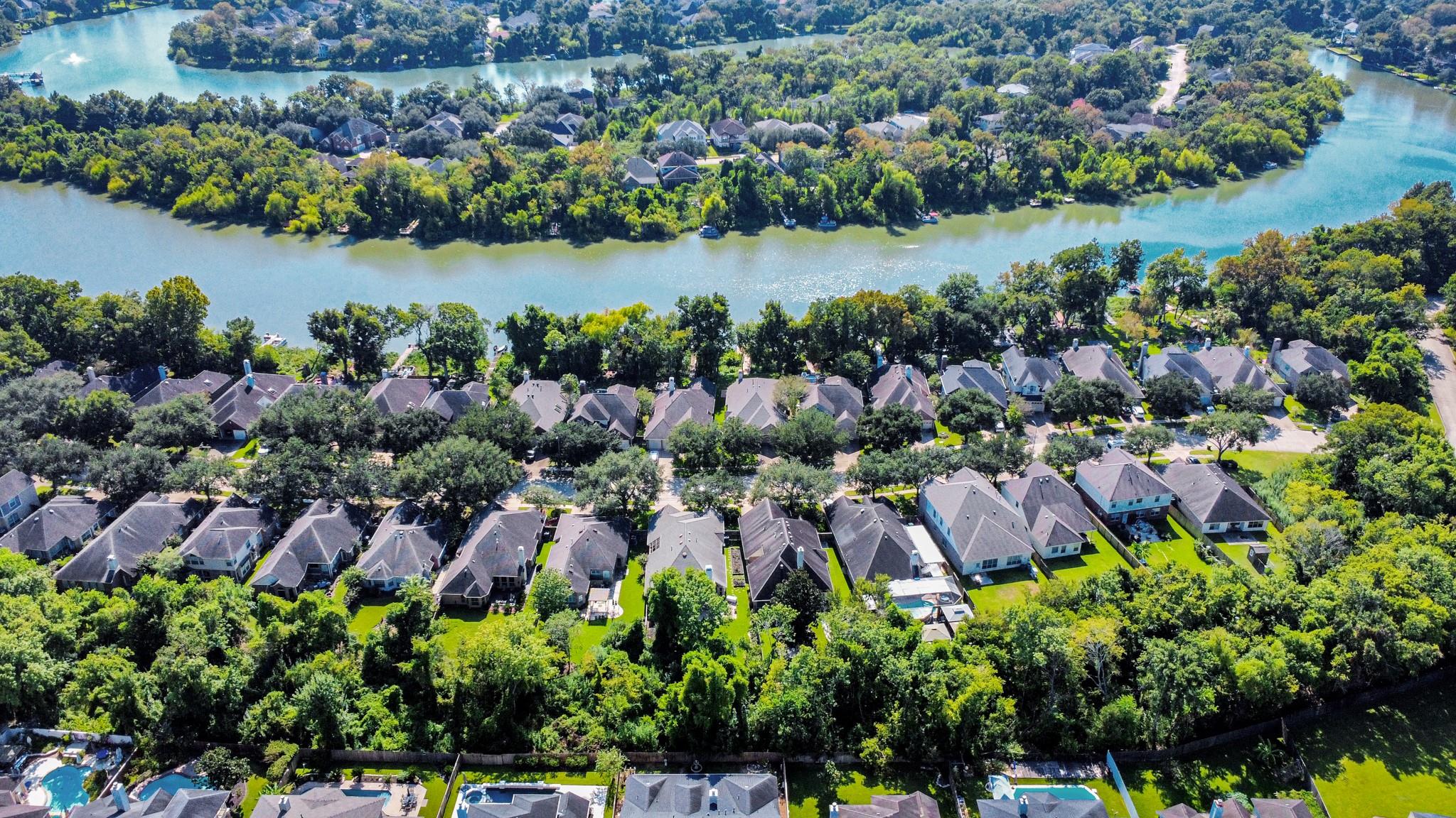 4139 Lakeshore Forest Drive