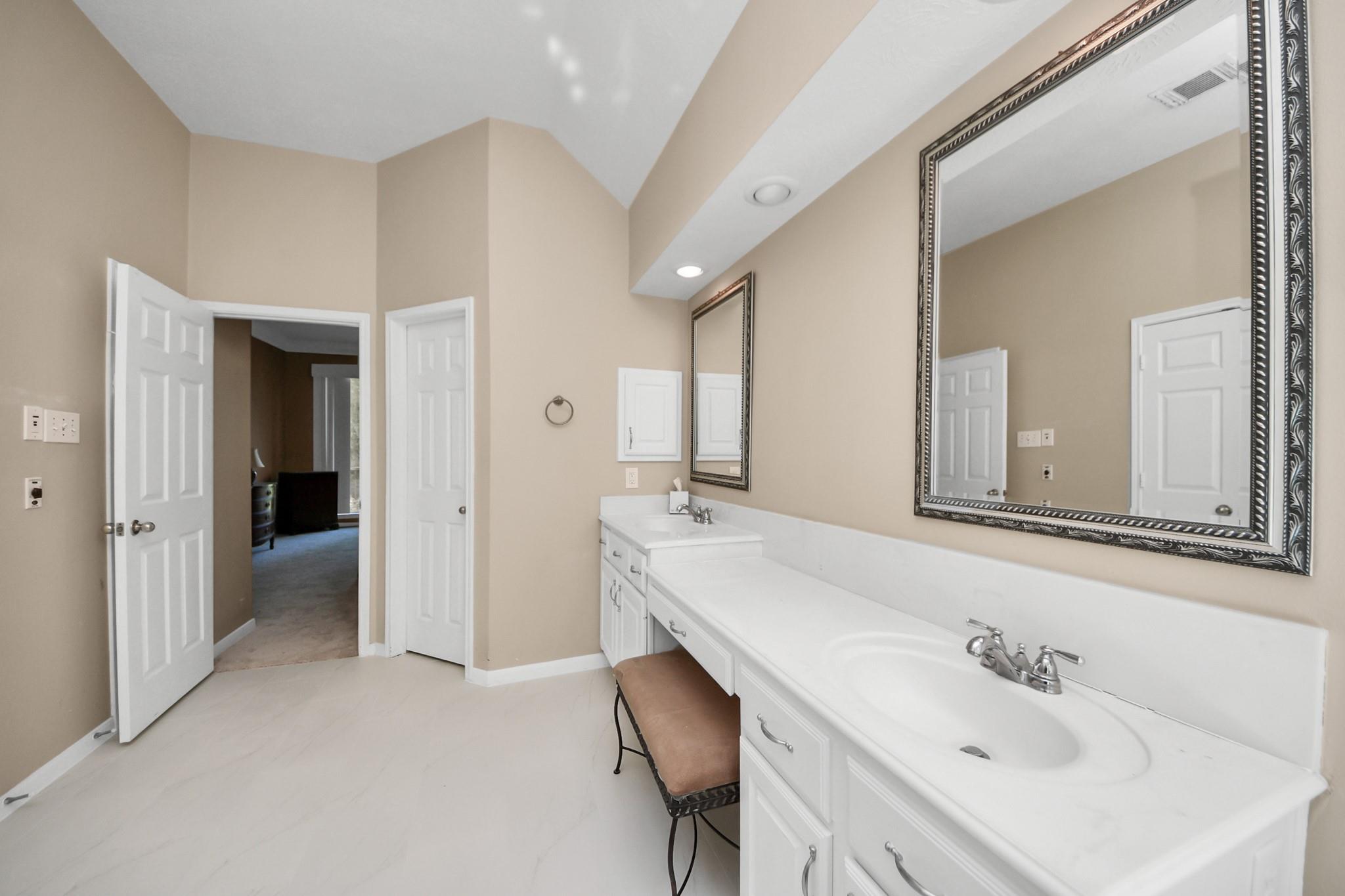 4139 Lakeshore Forest Drive