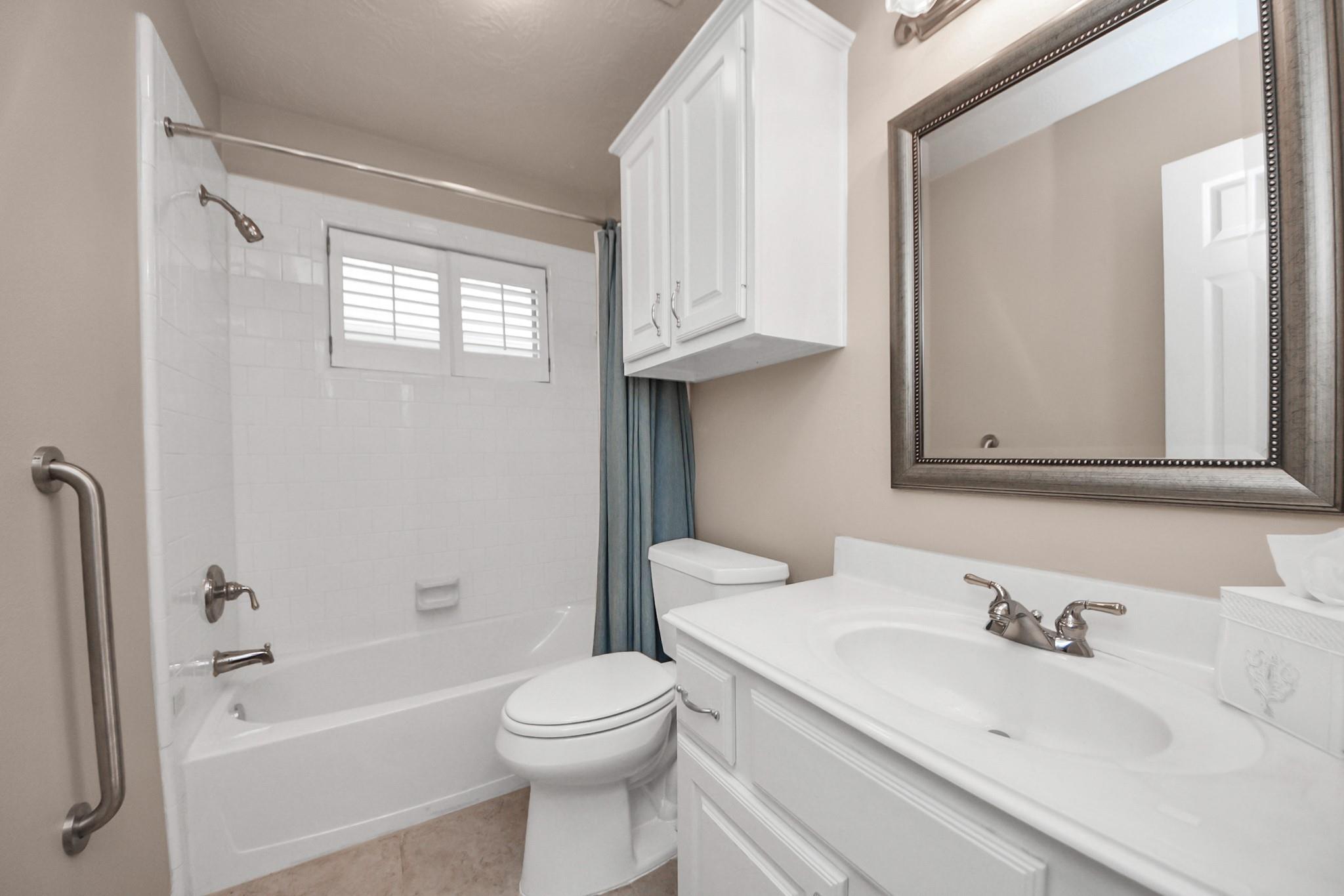 4139 Lakeshore Forest Drive