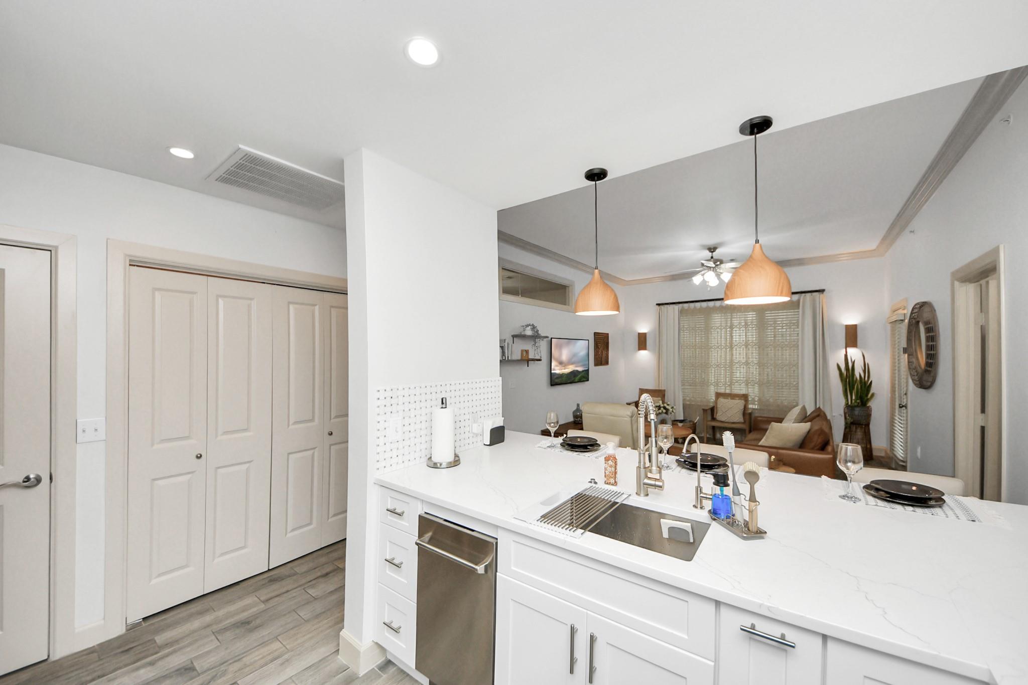1900 Genesee Street # 204