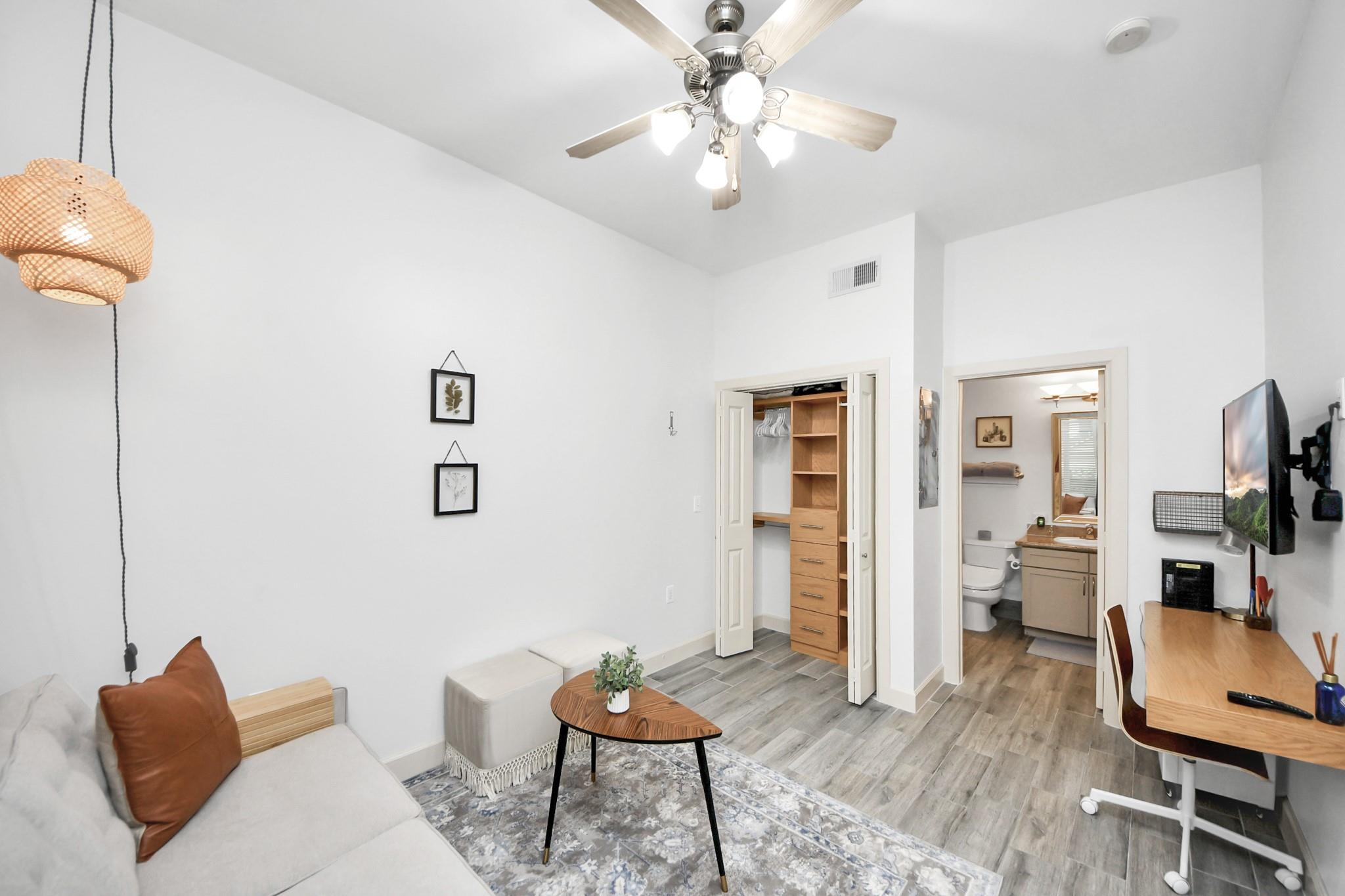 1900 Genesee Street # 204
