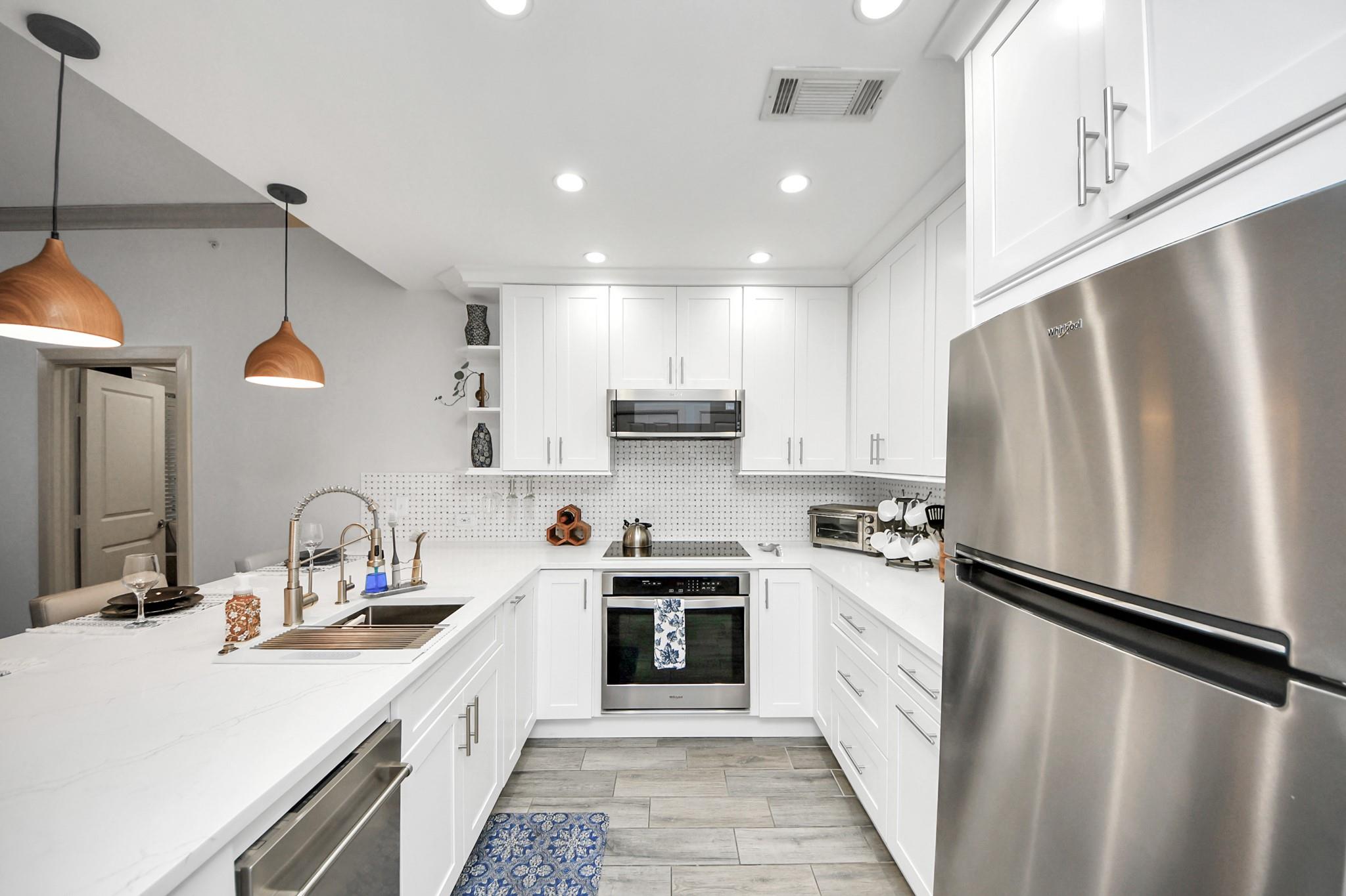 1900 Genesee Street # 204