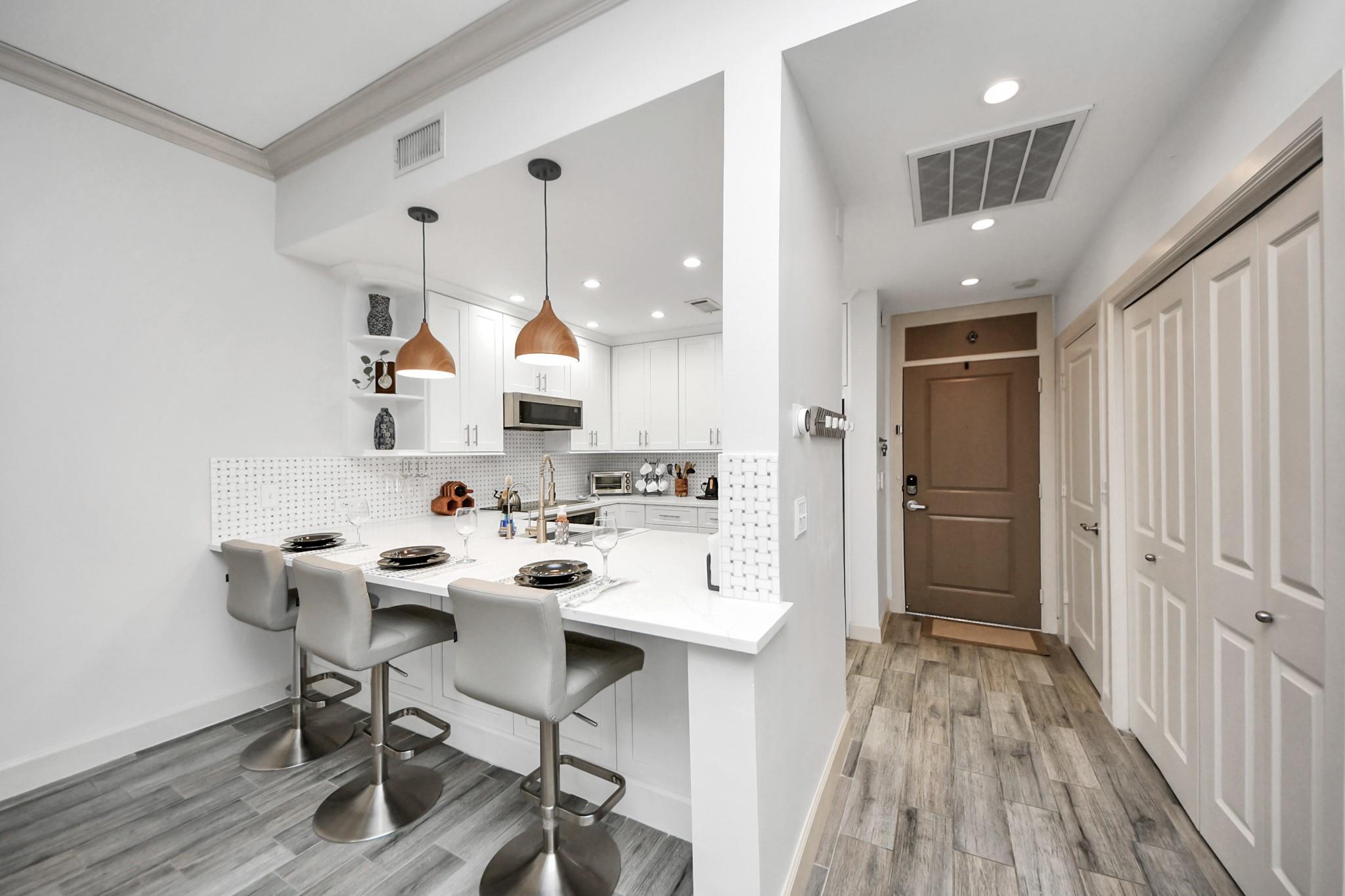 1900 Genesee Street # 204