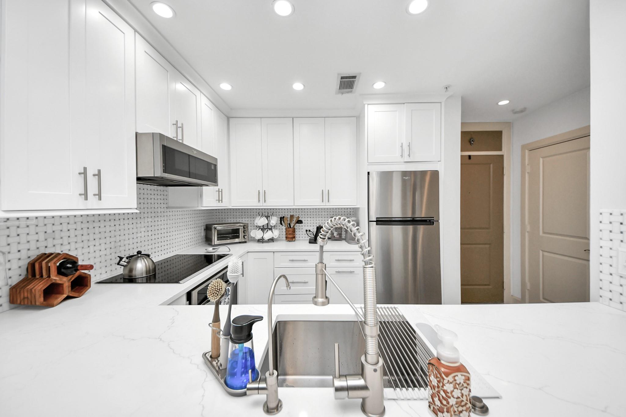 1900 Genesee Street # 204