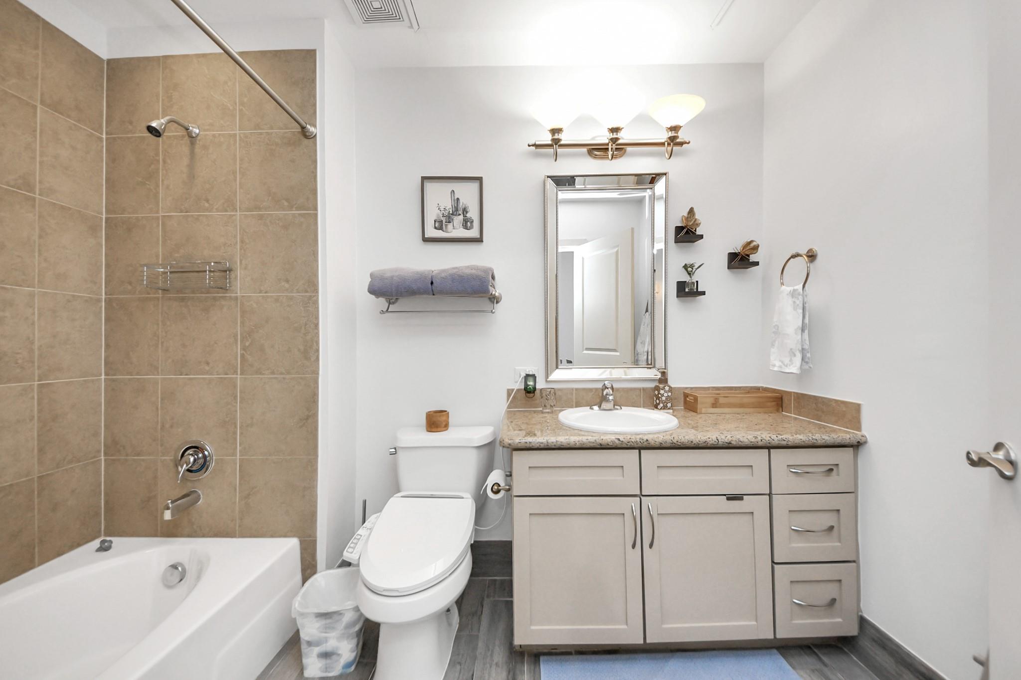 1900 Genesee Street # 204